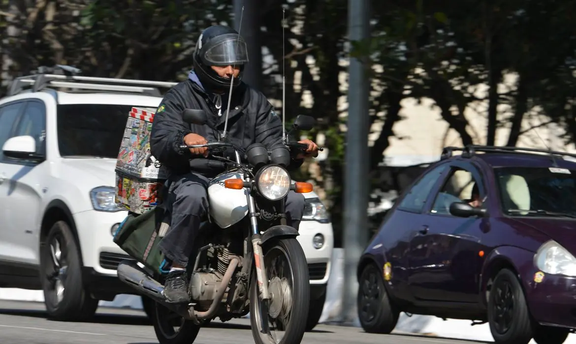 Lei de isenção do IPVA para motos até 170 cilindradas é sancionada pelo governador